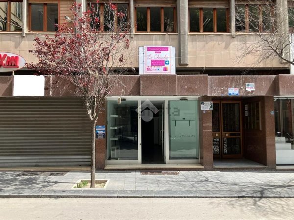 negozio in vendita a Foggia in zona Centro Città