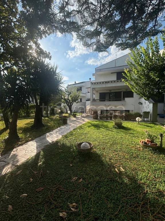 casa indipendente in vendita a Foggia in zona Macchia Gialla