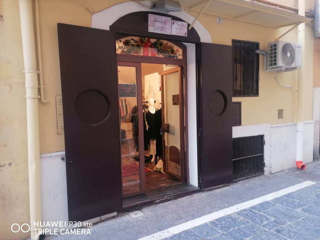 negozio in vendita a Foggia in zona Centro Città