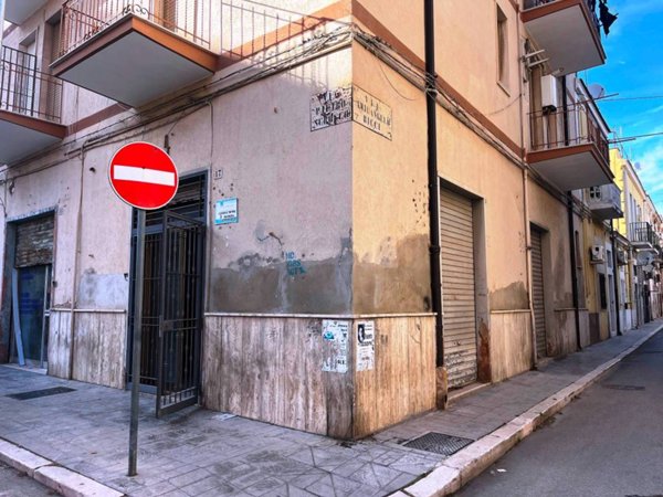 locale commerciale in vendita a Foggia in zona Centro Città