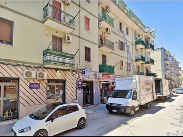 negozio in vendita a Foggia in zona Candelaro