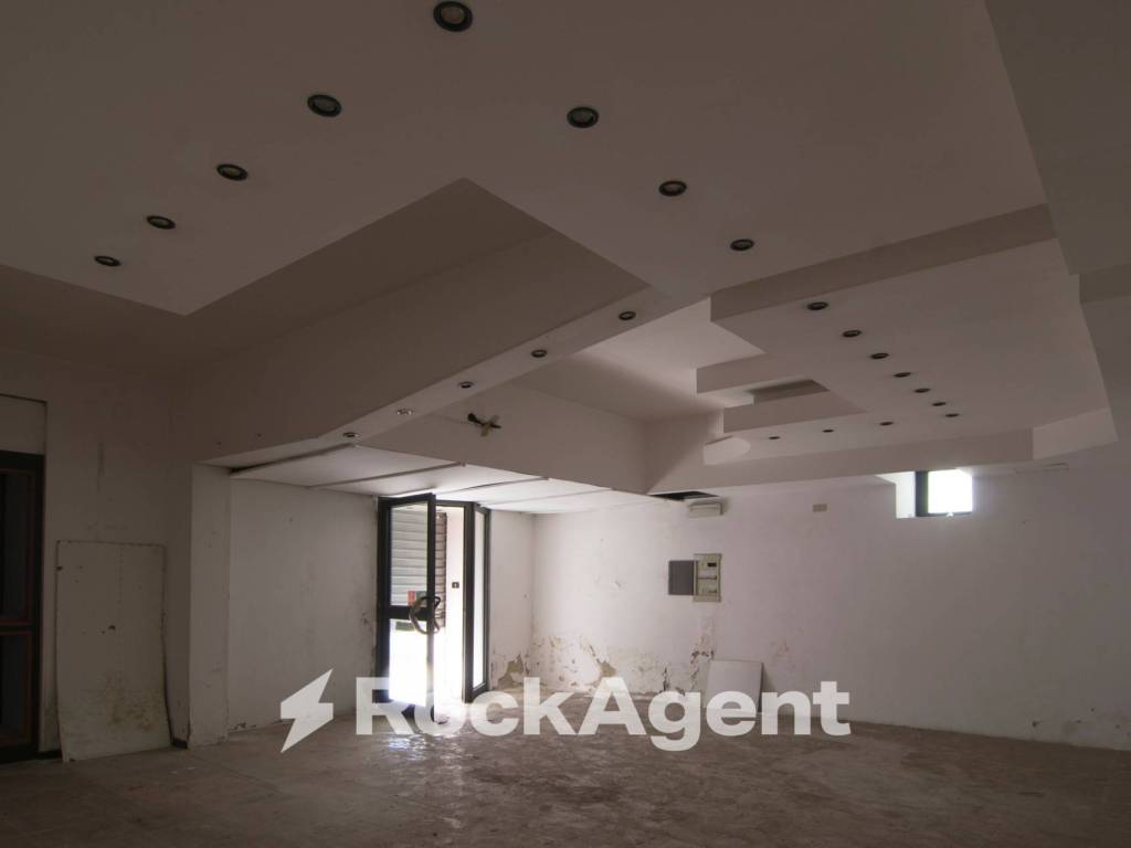 locale commerciale in vendita a Foggia in zona Centro Città