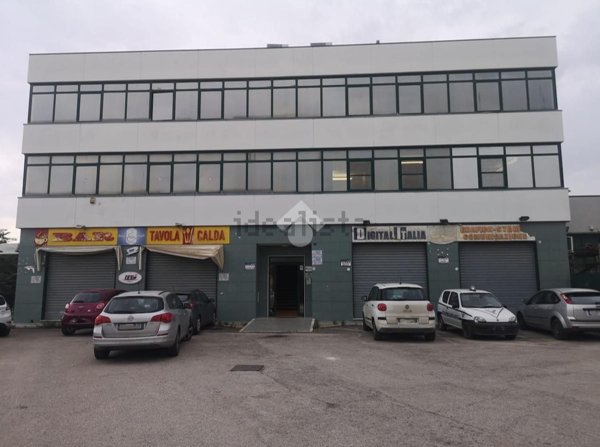 ufficio in vendita a Foggia in zona Villaggio Artigiani