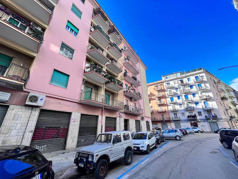 negozio in vendita a Foggia in zona Immacolata / San Pio X