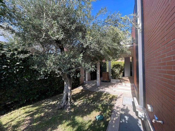 casa indipendente in vendita a Foggia in zona CEP