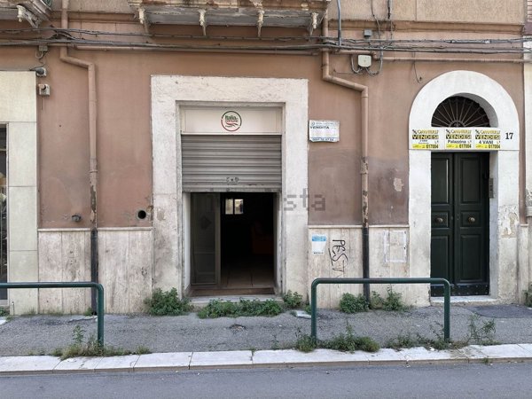 locale commerciale in vendita a Foggia in zona Centro Città