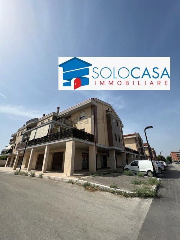 locale commerciale in vendita a Foggia in zona CEP