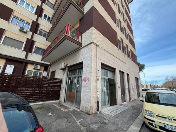 negozio in vendita a Foggia in zona Camporeale