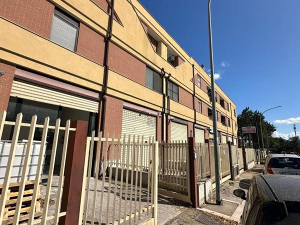 negozio in vendita a Foggia in zona Villaggio Artigiani