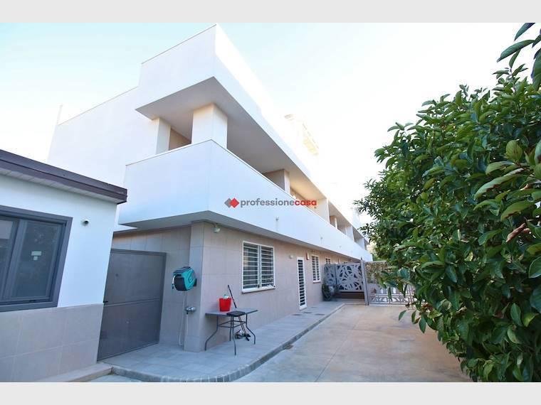 casa indipendente in vendita a Foggia in zona Candelaro