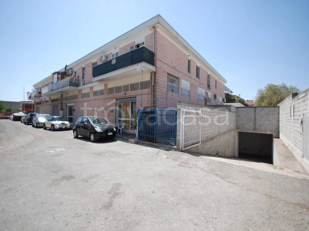 locale commerciale in vendita a Foggia in zona Fiera