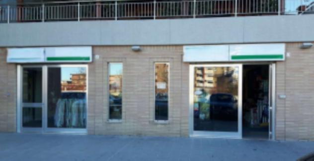 negozio in vendita a Foggia in zona Macchia Gialla