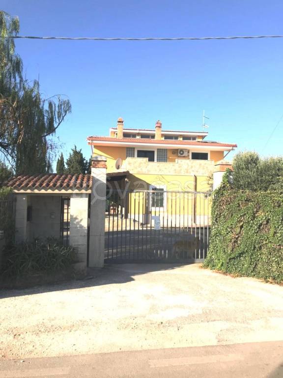 casa indipendente in vendita a Foggia in zona Villaggio Artigiani
