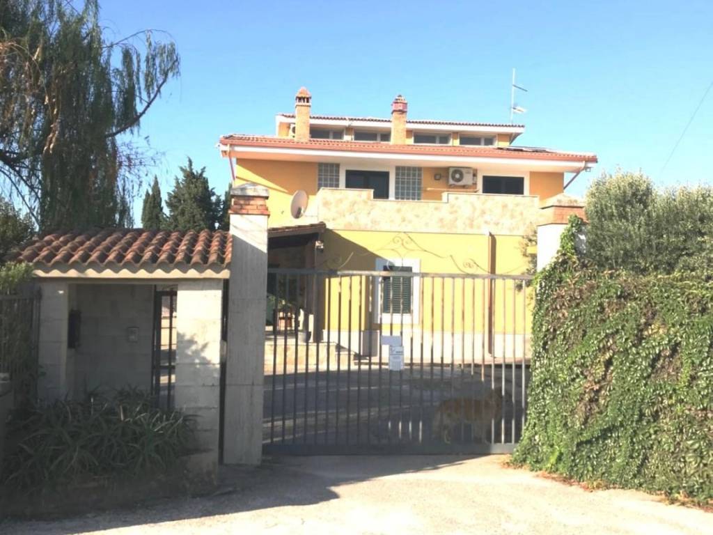 casa indipendente in vendita a Foggia in zona Arpinova