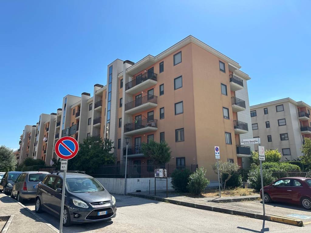 appartamento in vendita a Foggia in zona Candelaro