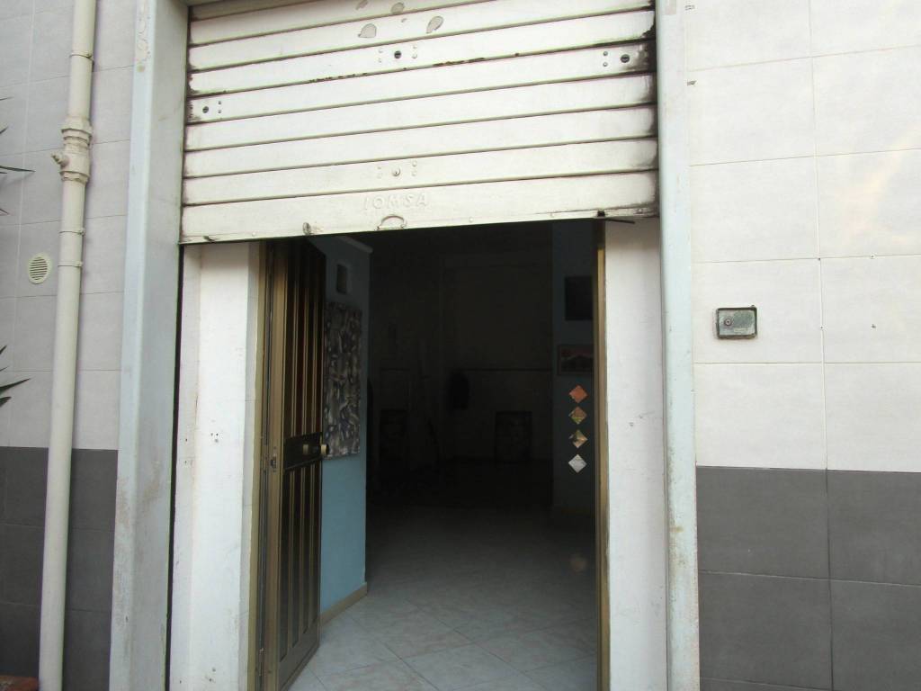 negozio in vendita a Foggia in zona San Ciro