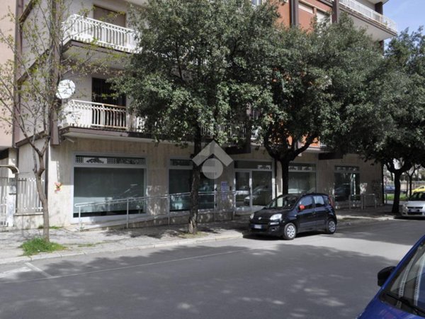 negozio in vendita a Foggia in zona Macchia Gialla