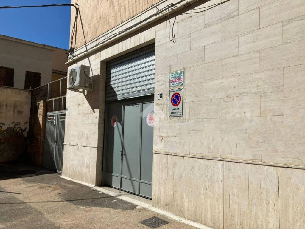 locale commerciale in vendita a Foggia in zona San Ciro
