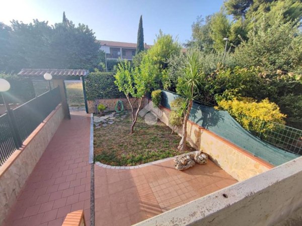 casa indipendente in vendita a Foggia in zona Macchia Gialla