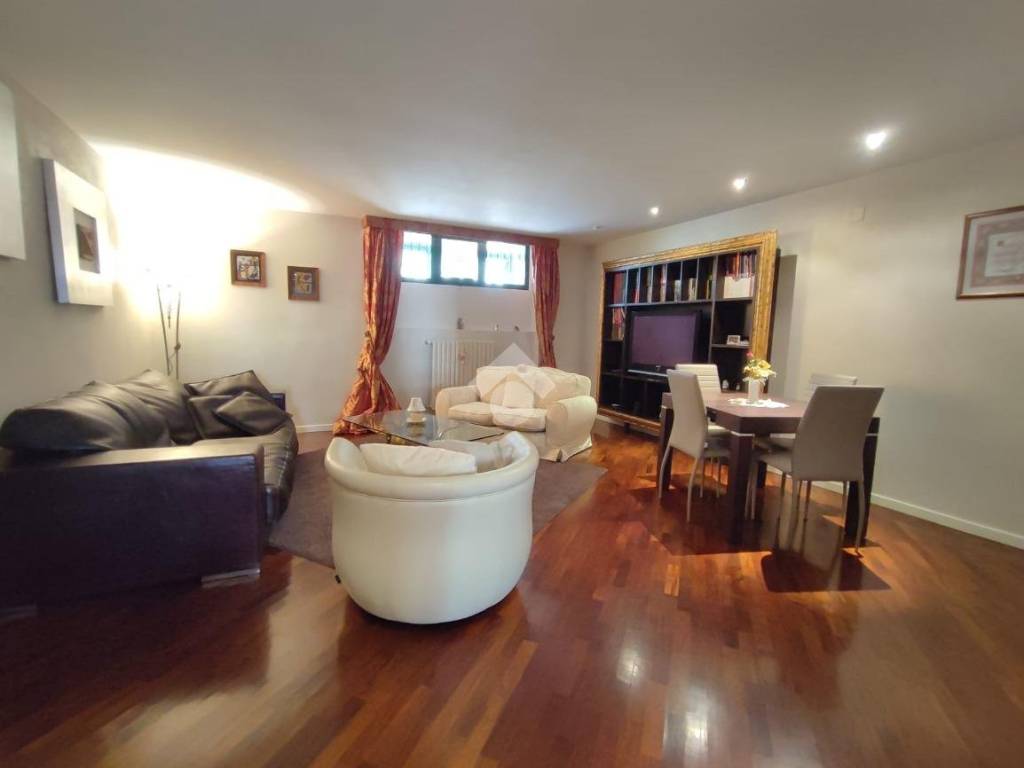 casa indipendente in vendita a Foggia in zona Macchia Gialla