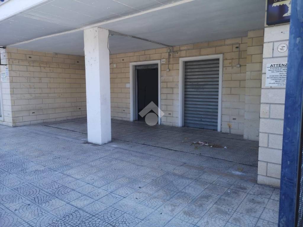 negozio in vendita a Foggia in zona Macchia Gialla