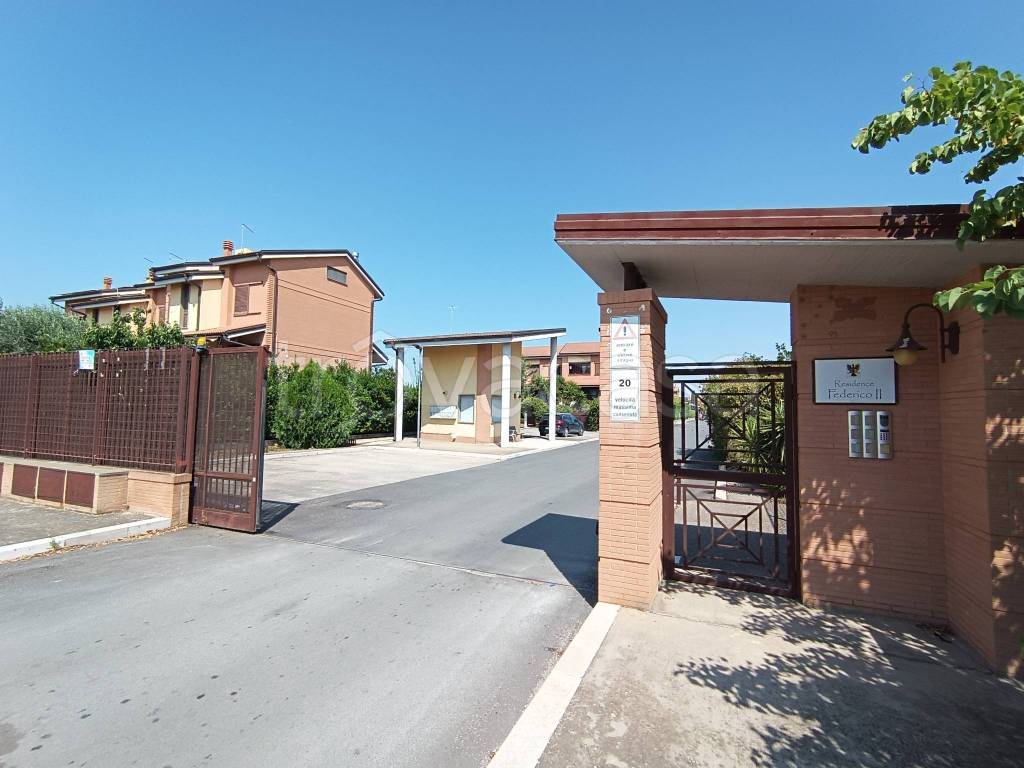 casa indipendente in vendita a Foggia in zona Camporeale