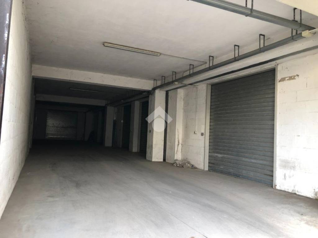 locale commerciale in vendita a Foggia in zona Fiera
