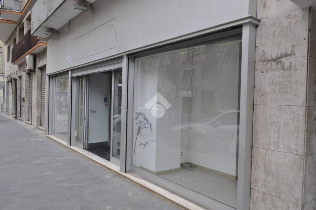 negozio in vendita a Foggia in zona Centro Città