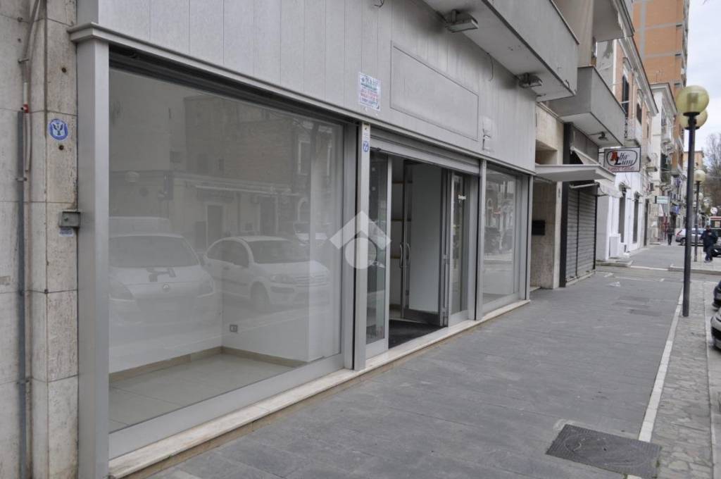 negozio in vendita a Foggia in zona Centro Città