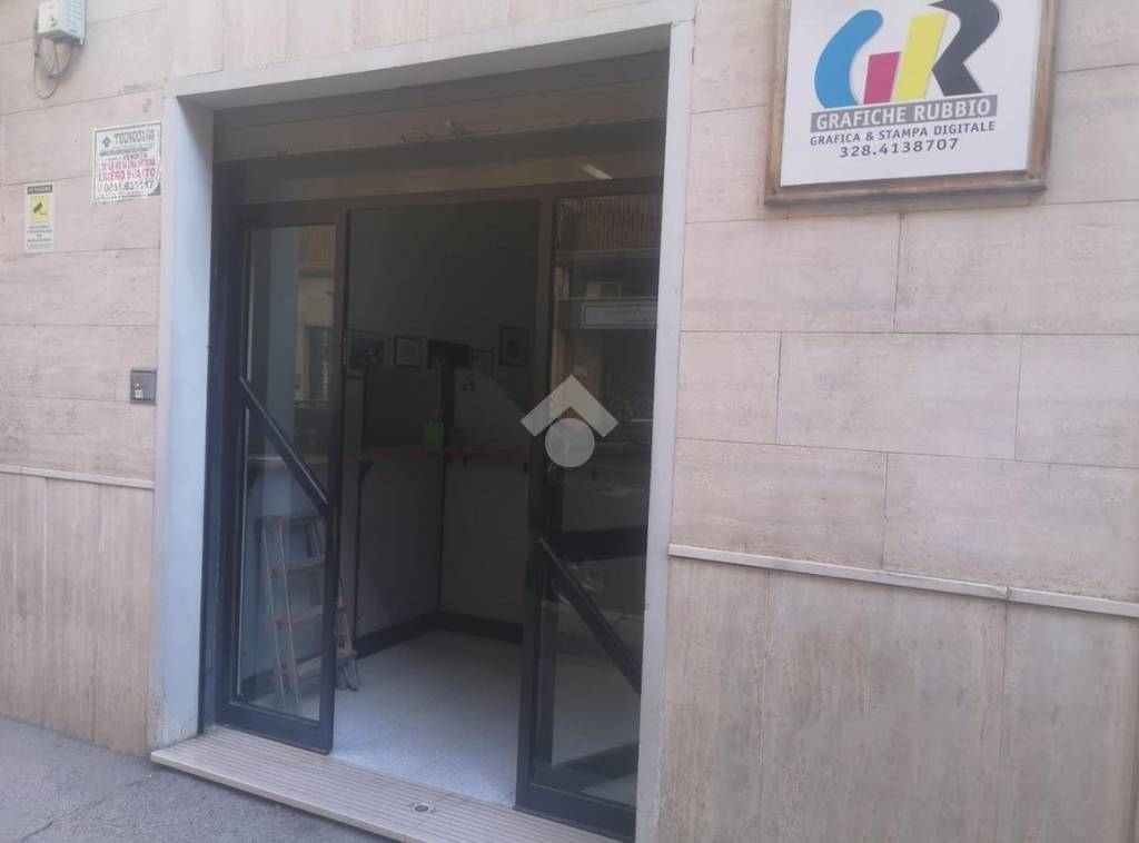 negozio in vendita a Foggia in zona Immacolata / San Pio X