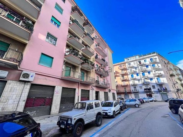 locale commerciale in vendita a Foggia in zona Immacolata / San Pio X