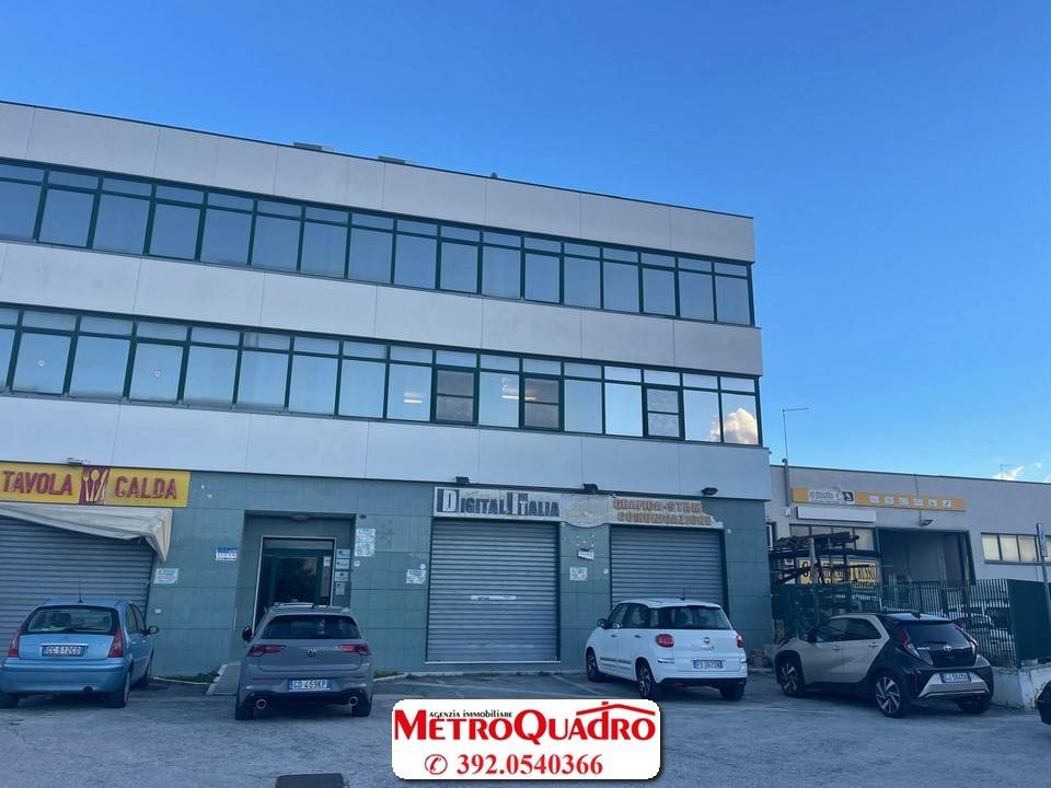 negozio in vendita a Foggia in zona Villaggio Artigiani