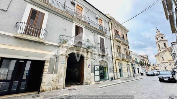negozio in vendita a Foggia in zona Centro Città