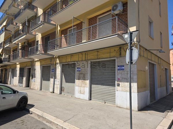 locale commerciale in vendita a Foggia in zona Camporeale