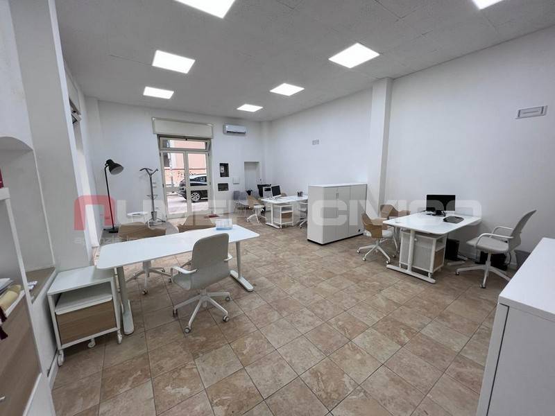 negozio in vendita a Foggia in zona Immacolata / San Pio X
