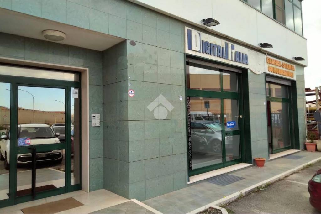 negozio in vendita a Foggia in zona Villaggio Artigiani