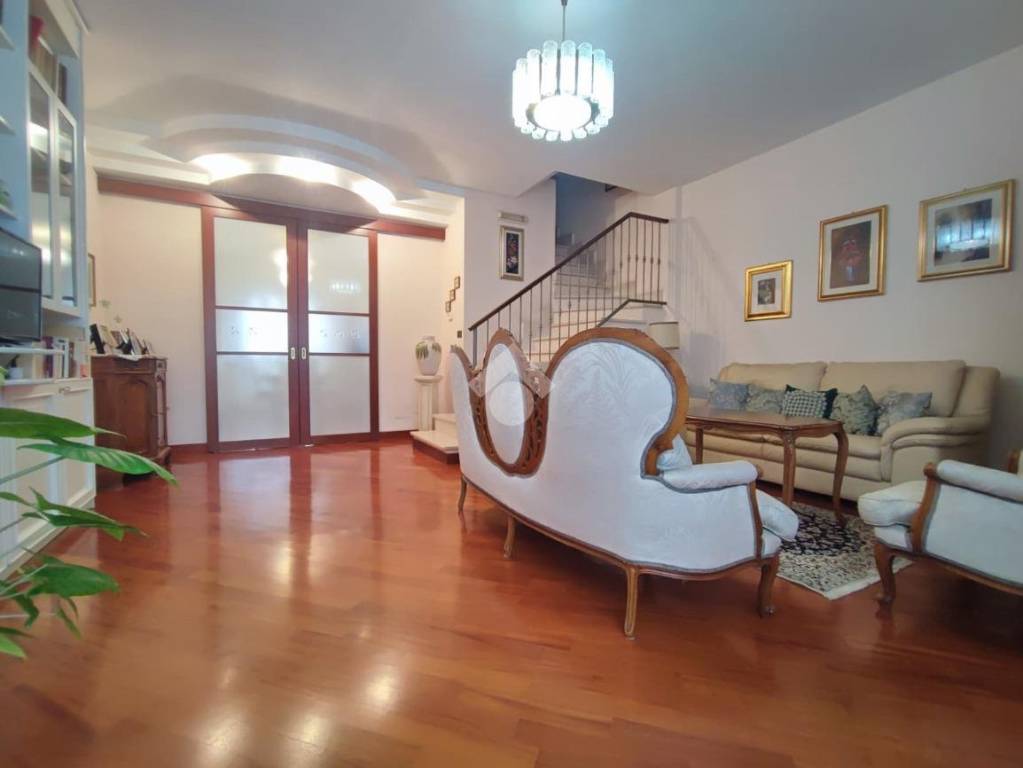 casa indipendente in vendita a Foggia in zona Macchia Gialla