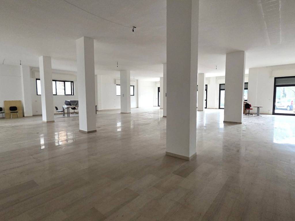 negozio in vendita a Foggia in zona Villaggio Artigiani