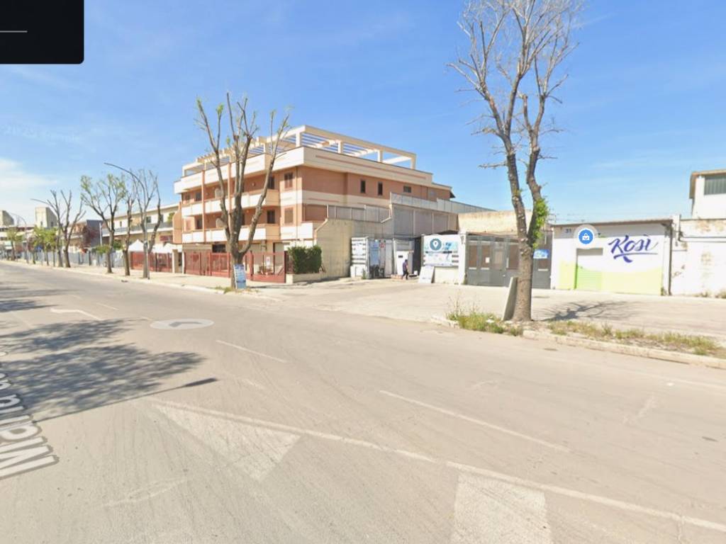 locale commerciale in vendita a Foggia in zona Candelaro