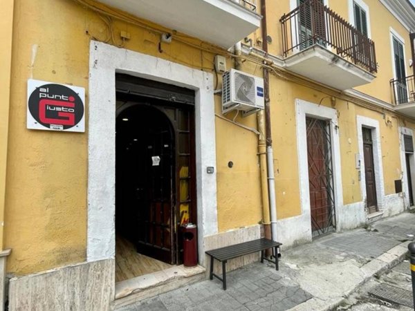 negozio in vendita a Foggia in zona Centro Città