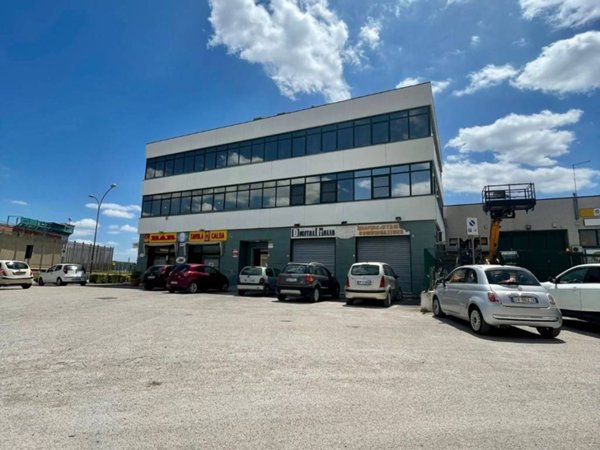 negozio in vendita a Foggia in zona Villaggio Artigiani