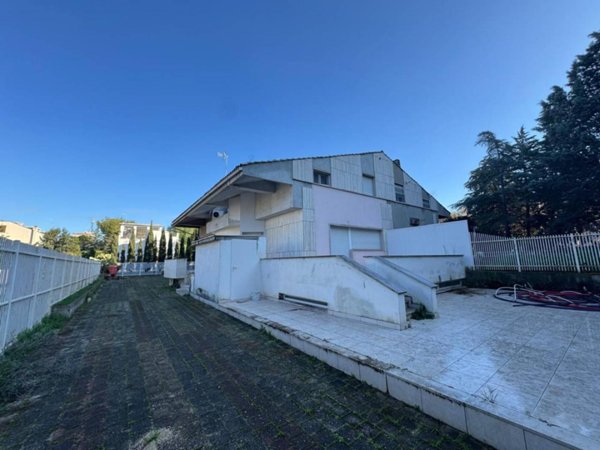 casa indipendente in vendita a Foggia in zona Macchia Gialla