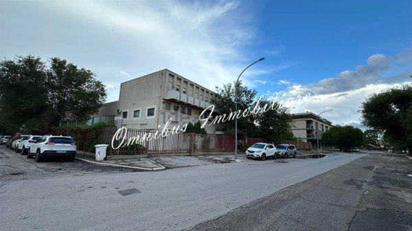 capannone in vendita a Foggia in zona Villaggio Artigiani