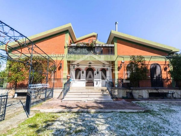 casa indipendente in vendita a Foggia in zona Fiera