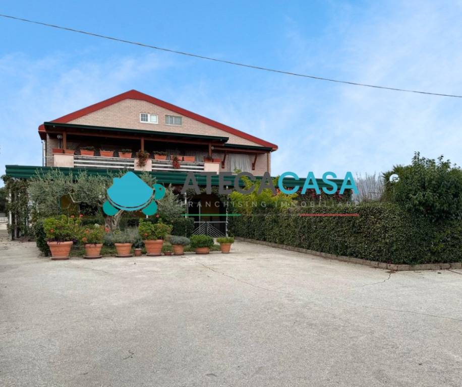 casa indipendente in vendita a Foggia in zona Arpinova
