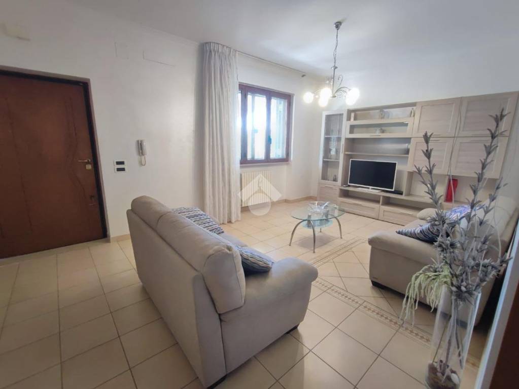 casa indipendente in vendita a Foggia in zona Macchia Gialla