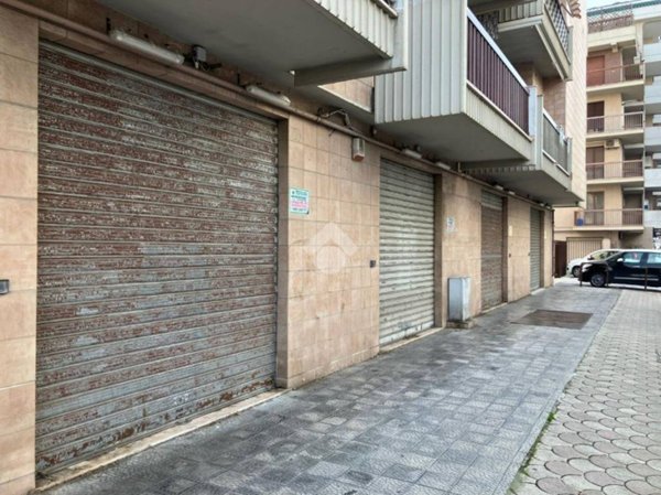 negozio in vendita a Foggia in zona Candelaro