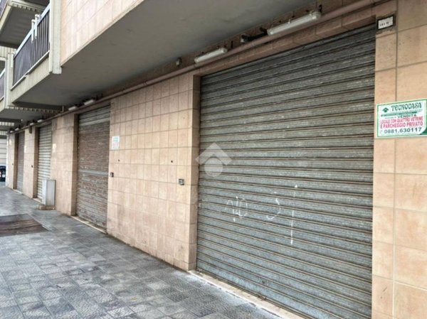 negozio in vendita a Foggia in zona Candelaro