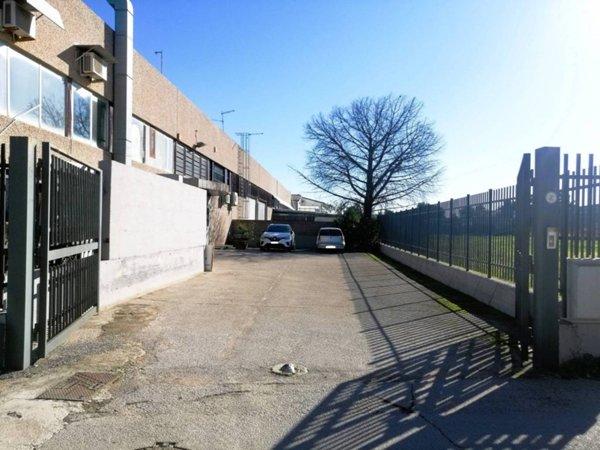 locale commerciale in vendita a Foggia in zona Villaggio Artigiani