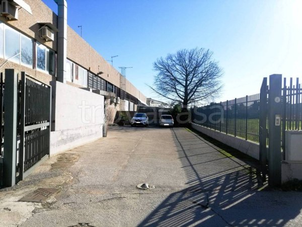 locale commerciale in vendita a Foggia in zona Villaggio Artigiani